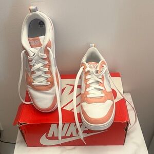 Nike Boroughs Low Tops White and light madder root Sneakers